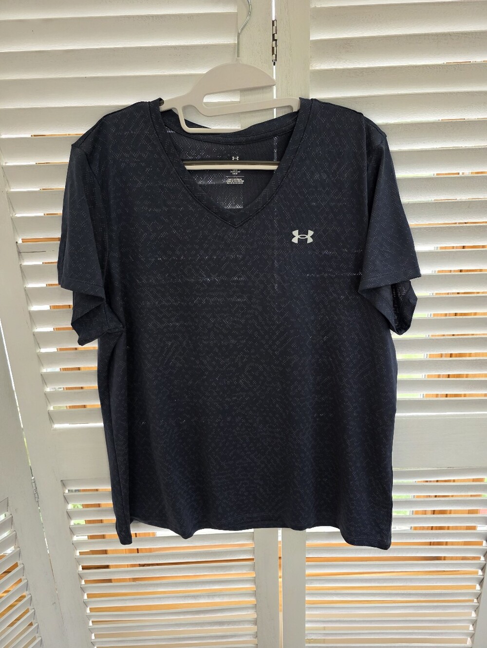 Under Armour Women's Athletic V-Neck T-Shirt Size XL